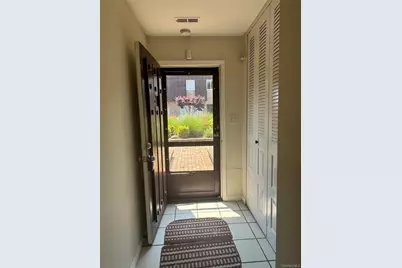 200 Hilton Avenue #30, Hempstead, NY 11550 - Photo 2