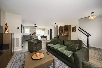 6 Stonewall Circle, Poughkeepsie, NY 12603 - Photo 2