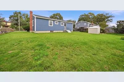 14 Holt Street, Amityville, NY 11701 - Photo 6