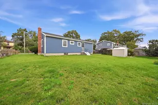14 Holt St, Amityville, NY 11701 - Photo 6