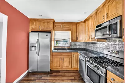 54 Sandalwood Avenue, Valley Stream, NY 11581 - Photo 18
