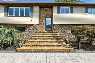 685 Carlls Path, Deer Park, NY 11729 - Photo 2