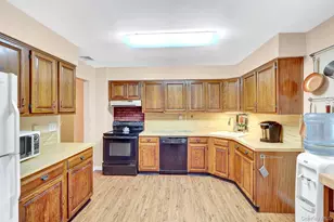 208 Raider St, West Babylon, NY 11704 - Photo 10