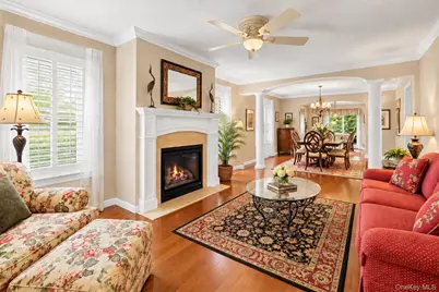 1661 Old Country Road #560, Riverhead, NY 11901 - Photo 6