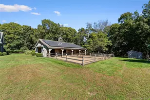 66 Woodlawn Ave, East Moriches, NY 11940 - Photo 32