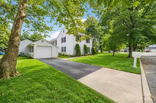 14 Petersburg Ct, Coram, NY 11727 - Photo 2