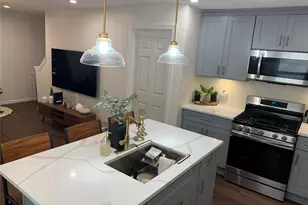 24-22 Evers Ct, Bridgeport, NY 06610 - Photo 18