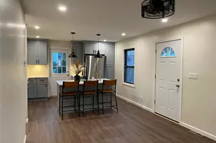 24-22 Evers Ct, Bridgeport, NY 06610 - Photo 6