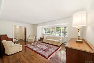 38 Nevinwood Pl, Huntington Station, NY 11746 - Photo 6