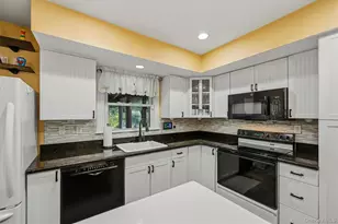 64 Forest Glen Rd, Valley Cottage, NY 10989 - Photo 12