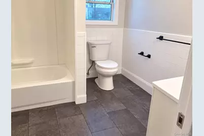 31 Willoughby Place #1, West Islip, NY 11795 - Photo 8