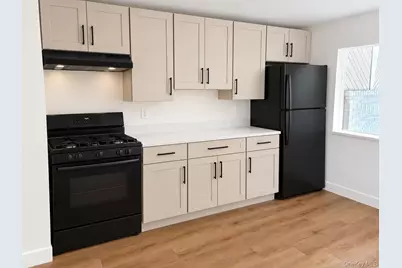 31 Willoughby Place #1, West Islip, NY 11795 - Photo 6