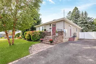 25 Frank Ave, Farmingdale, NY 11735 - Photo 2