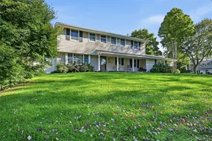 42 Marie Dr, Huntington, NY 11743 - Photo 2
