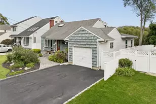 143 Deer Lake Dr, North Babylon, NY 11703 - Photo 2