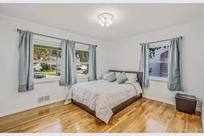 31 Lynwood Drive, Valley Stream, NY 11580 - Photo 14