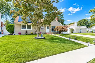 31 Lynwood Dr, Valley Stream, NY 11580 - Photo 2