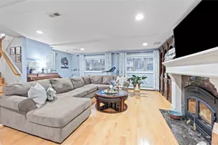 56 Kingston Ave, Hicksville, NY 11801 - Photo 16