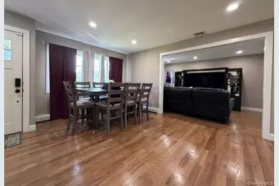 8 Mayflower Court, Brentwood, NY 11717 - Photo 4