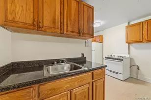 158 Willow St, Yonkers, NY 10701 - Photo 2