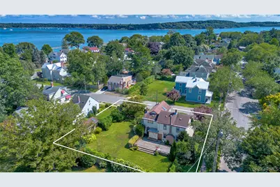 402 5th Street, Greenport, NY 11944 - Photo 2
