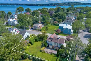 402 5th St, Greenport, NY 11944 - Photo 2