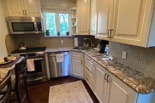 264-63 Langston Ave, Glen Oaks, NY 11004 - Photo 4