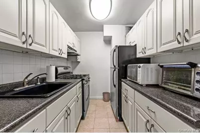 142-05 Roosevelt Avenue #539, Flushing, NY 11354 - Photo 8