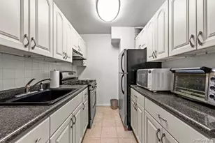 142-05 Roosevelt Ave, Flushing, NY 11354 - Photo 8