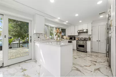 167 Lagoon Drive E, Long Beach, NY 11561 - Photo 14