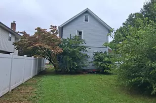 26 High St, Roslyn Heights, NY 11577 - Photo 2