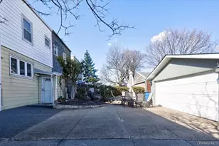 75-35 60th Pl, Glendale, NY 11385 - Photo 16