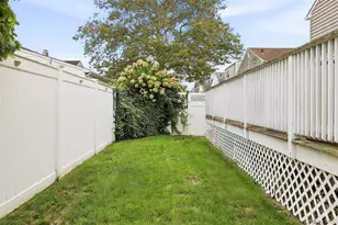 208 Island Pkwy W, Island Park, NY 11558 - Photo 24