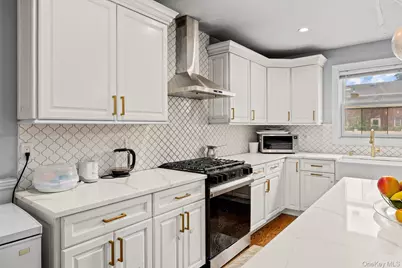 77 Kenny Avenue, Merrick, NY 11566 - Photo 14