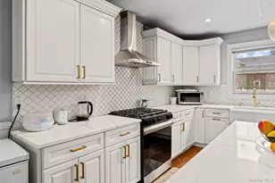 77 Kenny Ave, Merrick, NY 11566 - Photo 14