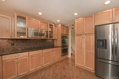 245 N Fulton Avenue, Lindenhurst, NY 11757 - Photo 10