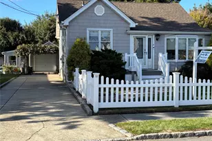 8 Walnut Pl, Lindenhurst, NY 11757 - Photo 2