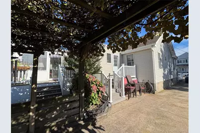 8 Walnut Place, Lindenhurst, NY 11757 - Photo 10
