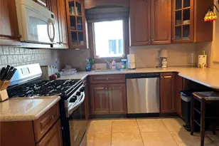 8 Walnut Pl, Lindenhurst, NY 11757 - Photo 18