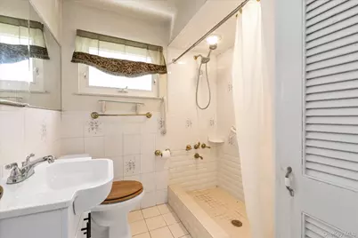 328 Glen Road, West Hempstead, NY 11552 - Photo 14