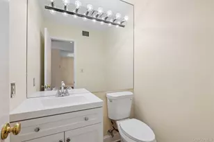 87 Northgate Cir, Melville, NY 11747 - Photo 12