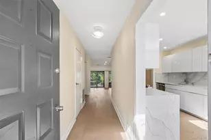 87 Northgate Cir, Melville, NY 11747 - Photo 2