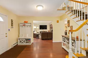24 Frank St, Smithtown, NY 11787 - Photo 6