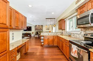 24 Frank St, Smithtown, NY 11787 - Photo 10