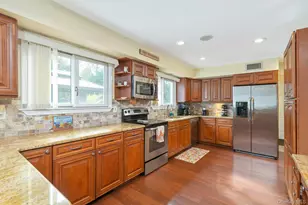 24 Frank St, Smithtown, NY 11787 - Photo 8