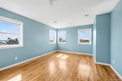 99-63 Lockwood Court, Hamilton Beach, NY 11414 - Photo 10