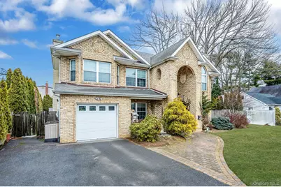 120 Waldo Street, Copiague, NY 11726 - Photo 2