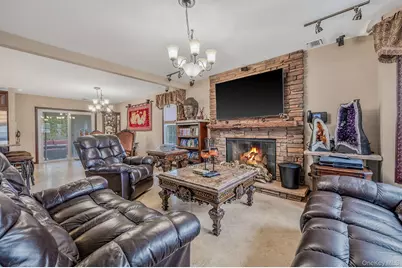 120 Waldo Street, Copiague, NY 11726 - Photo 8