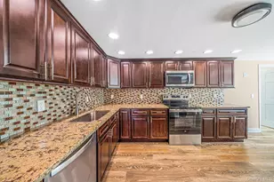 27 Lehigh Ln, Farmingville, NY 11738 - Photo 6