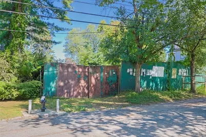 240-17 Poplar Street, Little Neck, NY 11363 - Photo 16